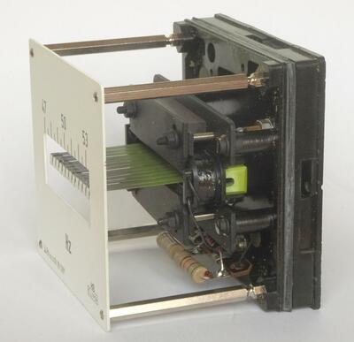 innards of reed frequency meter